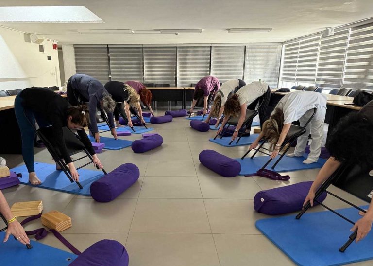 ענר קלי - יוגה לצוותים רפואיים